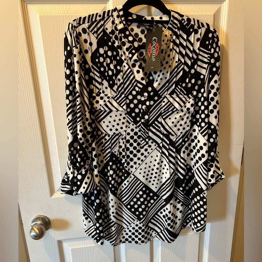 Cocomo Woman Women's Black and White Patterned Top Diagonal Circle Pattern NWT